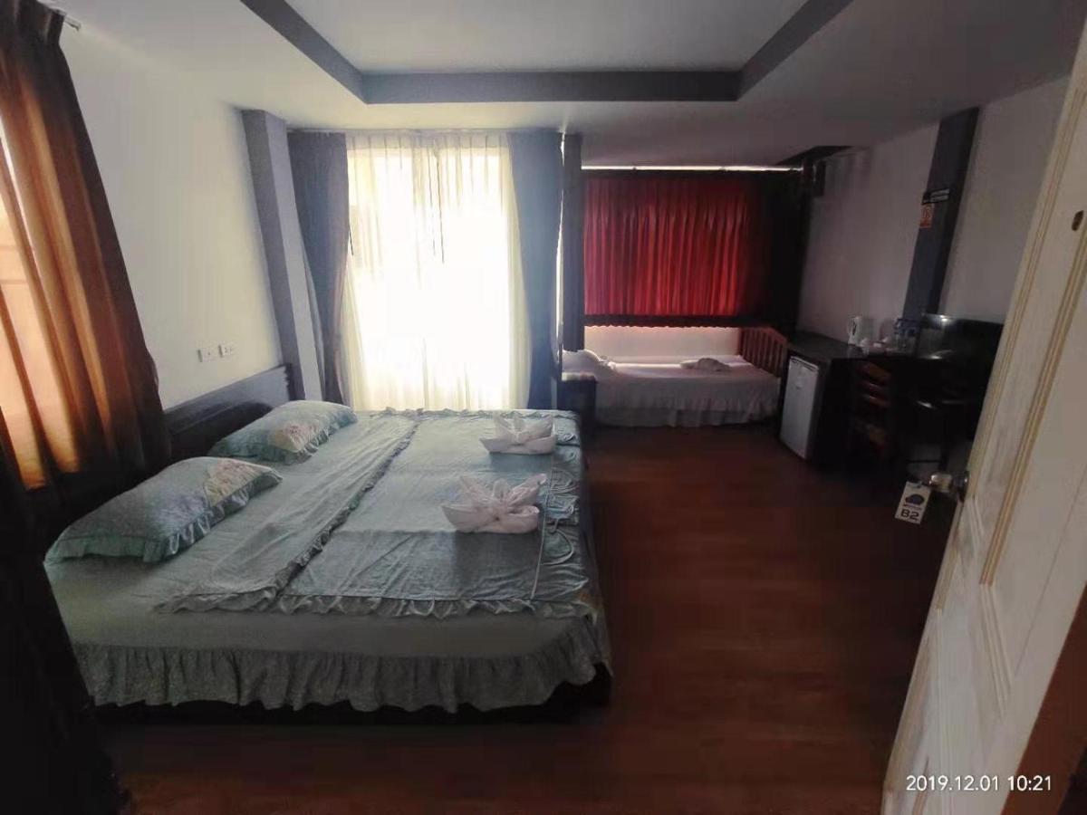 Wechat Inn Patong Exteriör bild